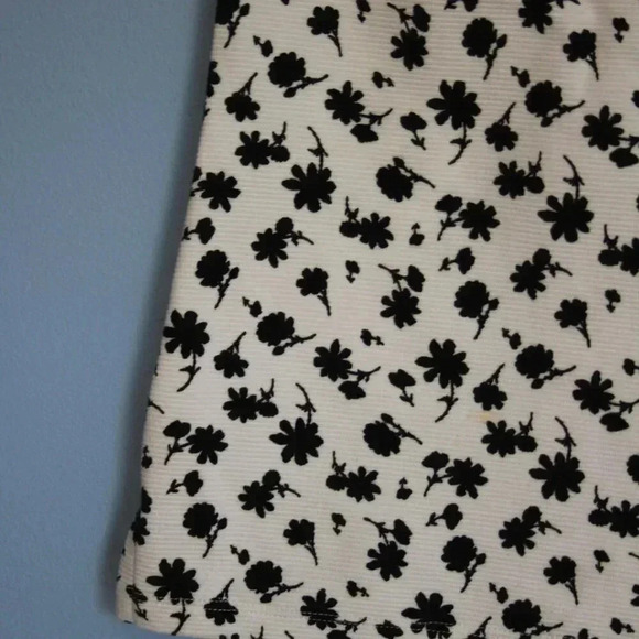 Talbot's Medium Women's Sleeveless Top with Button Up Back Neckline NWOT - Picture 6 of 13